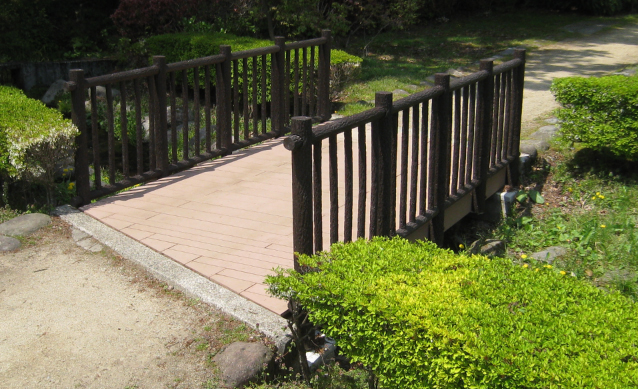 Natural park type footbridge