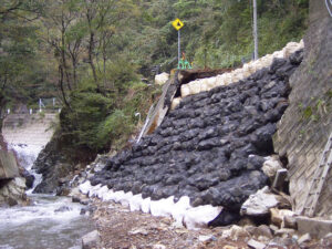 Temporary recovery of revetment failure